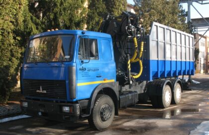 Dump truck with manipulator crane LM-2