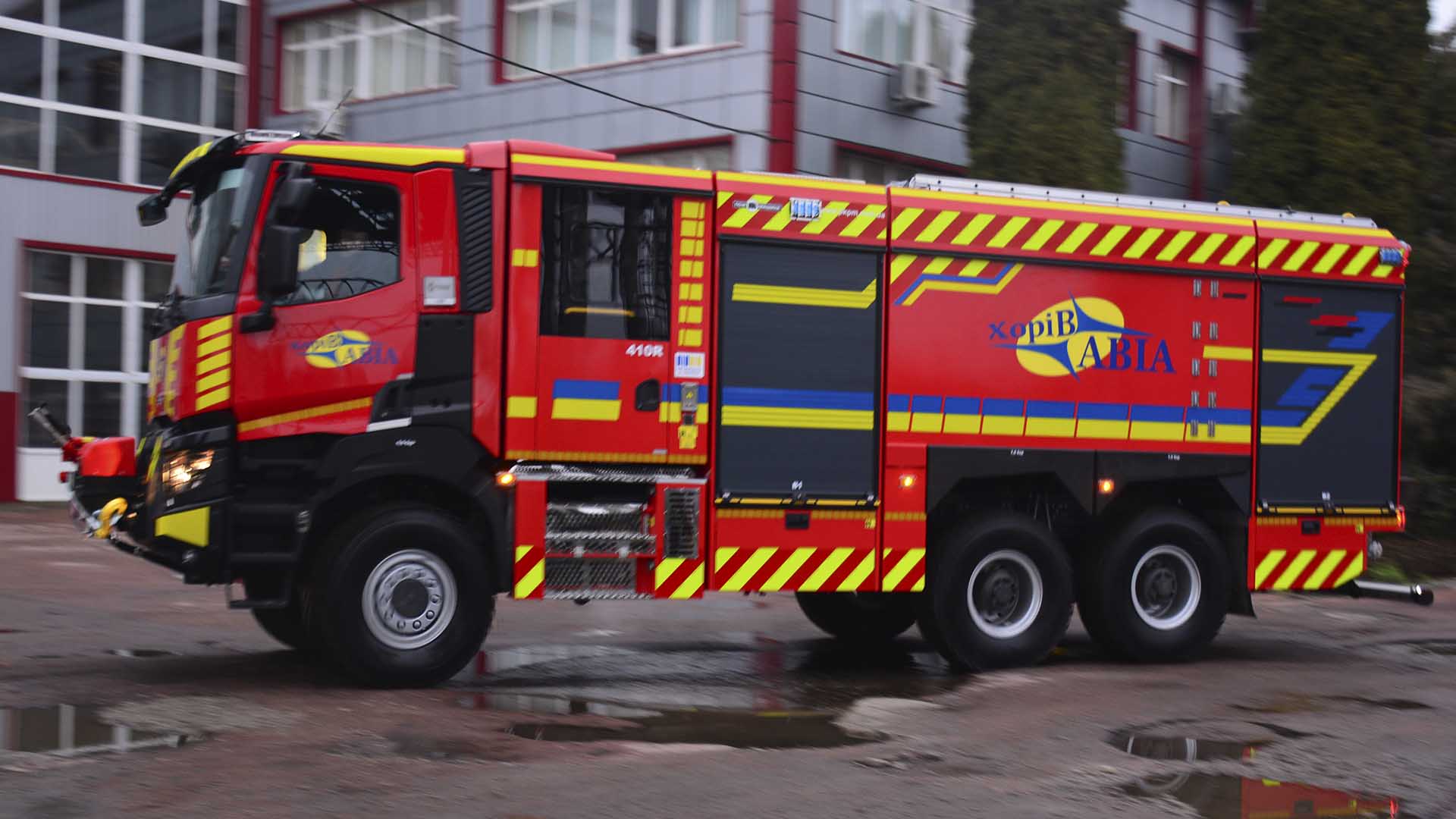 Fire-fighting aerodrome trucks